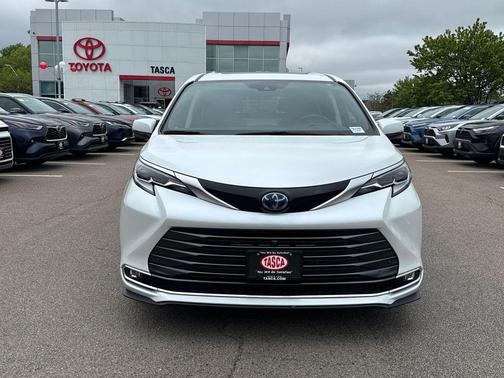 Wind Chill Pearl 2023 Toyota Sienna Platinum 7 Passenger