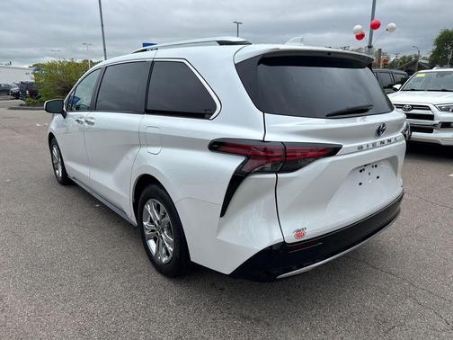 Wind Chill Pearl 2023 Toyota Sienna Platinum 7 Passenger