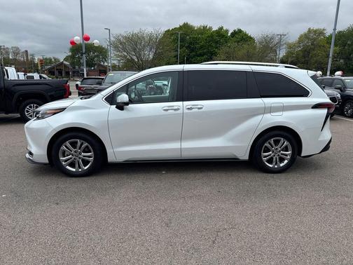 Wind Chill Pearl 2023 Toyota Sienna Platinum 7 Passenger