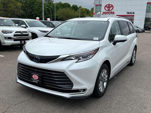 Wind Chill Pearl 2023 Toyota Sienna Platinum 7 Passenger