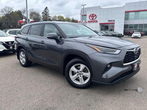 Magnetic Gray Metallic 2023 Toyota Highlander LE