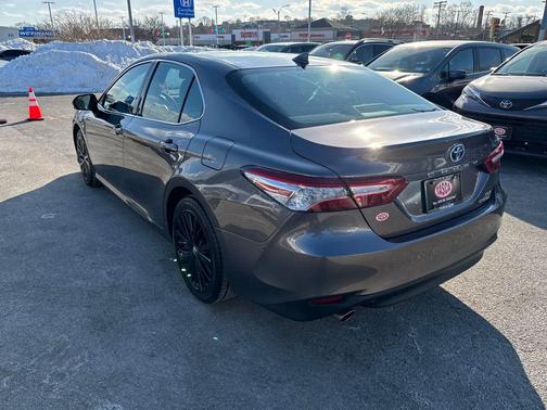 2020 Toyota Camry Hybrid XLE
