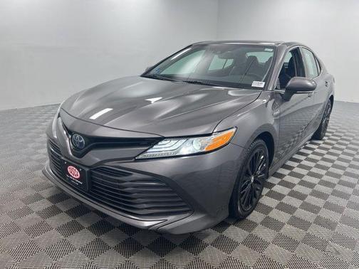 2020 Toyota Camry Hybrid XLE