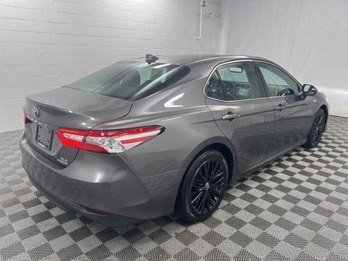 2020 Toyota Camry Hybrid XLE