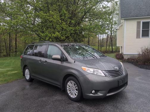 Cypress Pearl 2014 Toyota Sienna XLE