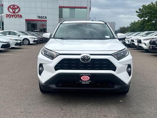 Super White 2019 Toyota RAV4 XLE