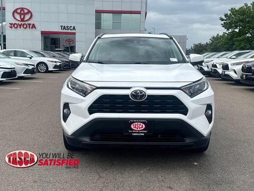 Super White 2019 Toyota RAV4 XLE
