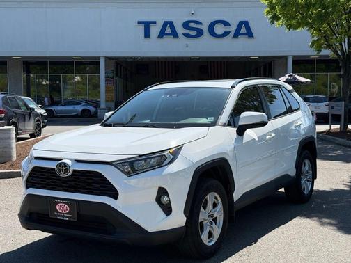Super White 2019 Toyota RAV4 XLE