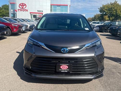 2024 Toyota Sienna LE