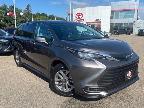 2024 Toyota Sienna LE