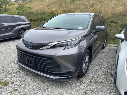 2024 Toyota Sienna LE
