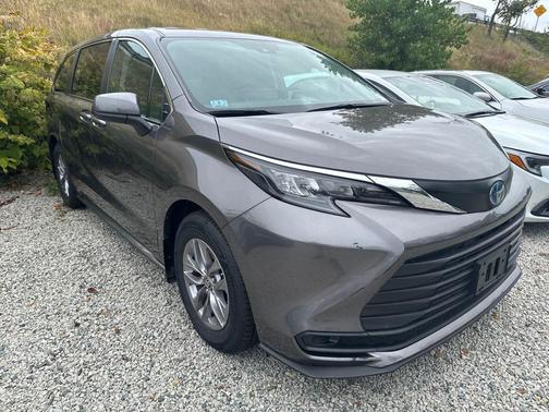 2024 Toyota Sienna LE