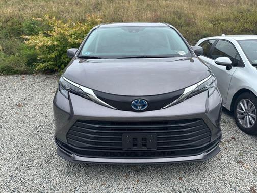 2024 Toyota Sienna LE