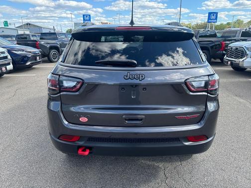 Granite Crystal Metallic Clearcoat 2022 Jeep Compass Trailhawk