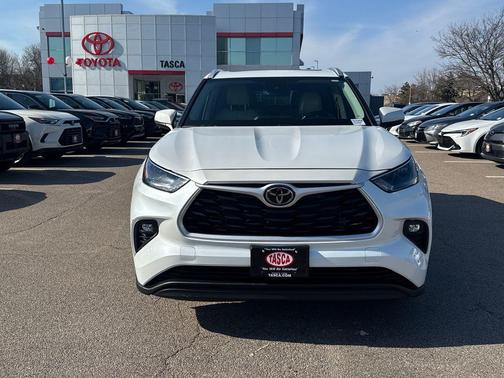Wind Chill Pearl 2022 Toyota Highlander XLE