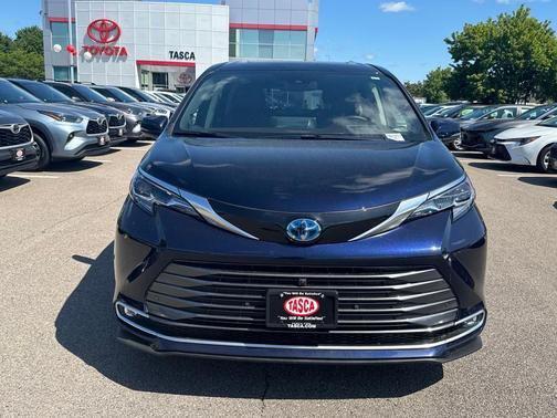 2024 Toyota Sienna Platinum 7 Passenger