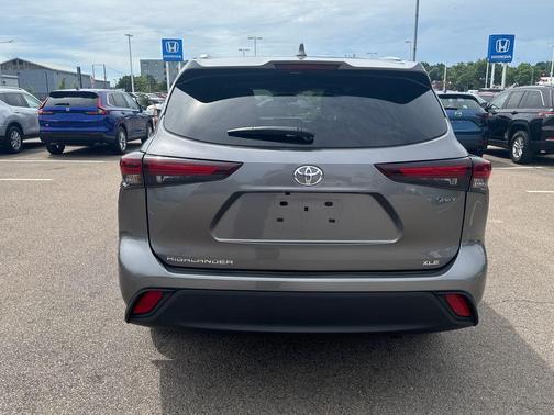 Heavy Metal 2026 Toyota Highlander Hybrid XLE