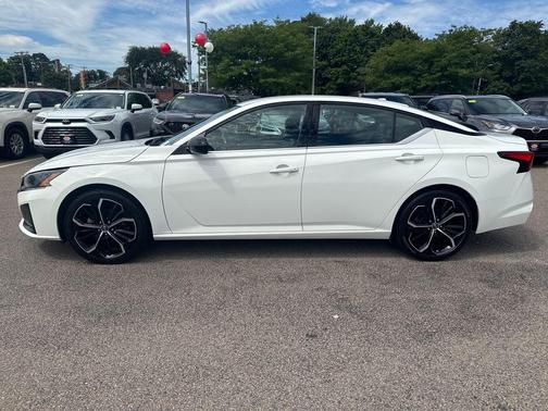 Glacier White 2024 Nissan Altima SR FWD