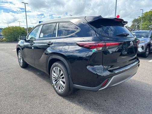 2025 Toyota Highlander Platinum