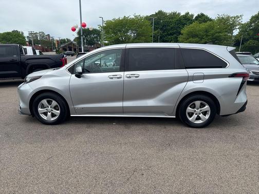 Celestial Silver Metallic 2021 Toyota Sienna LE