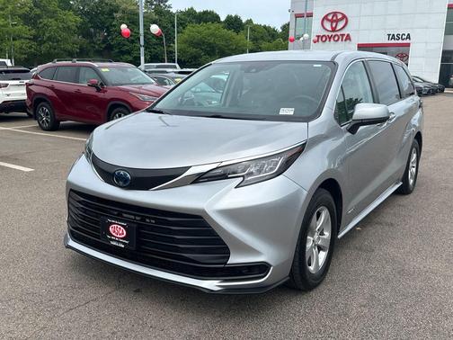 Celestial Silver Metallic 2021 Toyota Sienna LE