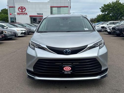 Celestial Silver Metallic 2021 Toyota Sienna LE