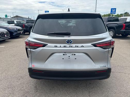 Celestial Silver Metallic 2021 Toyota Sienna LE