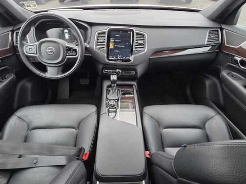 2019 Volvo XC90 T6 Momentum