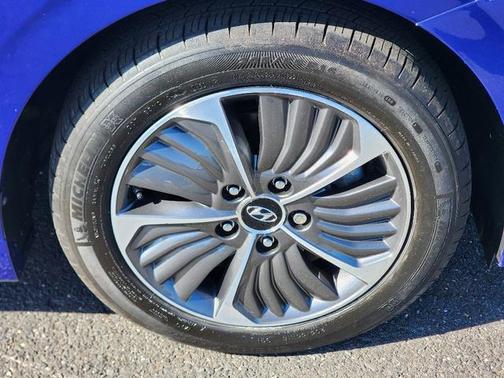 2021 Hyundai IONIQ Plug-In Hybrid SE