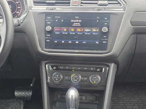 Platinum Gray Metallic 2018 Volkswagen Tiguan 2.0T SEL Premium