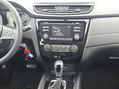 Glacier White 2017 Nissan Rogue S