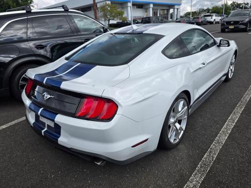 2022 Ford Mustang EcoBoost