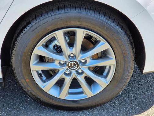 Snowflake White Pearl 2026 Mazda Mazda3 2.5 S