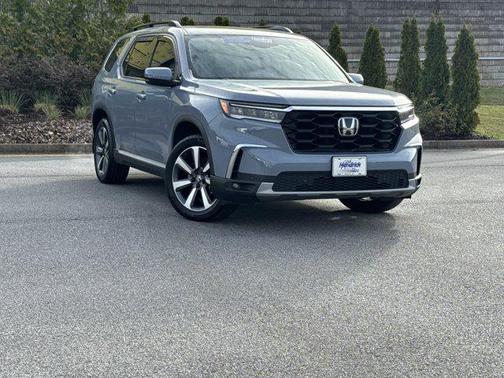 2025 Honda Pilot Touring 8-Passenger