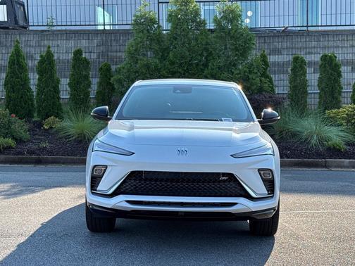 Summit White 2026 Buick Envista Sport Touring FWD