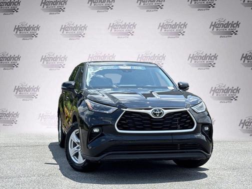 Midnight Black Metallic 2025 Toyota Highlander LE