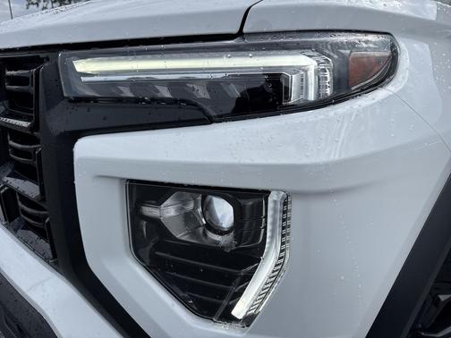 Summit White 2024 GMC Canyon Elevation