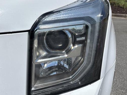 Summit White 2018 GMC Yukon XL Denali