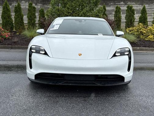 Carrara White Metallic 2022 Porsche Taycan RWD