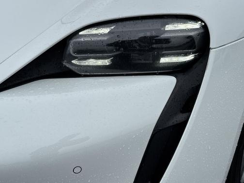 Carrara White Metallic 2022 Porsche Taycan RWD
