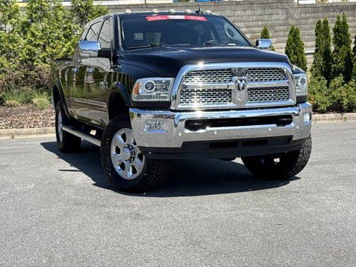 Brilliant Black Crystal Pearlcoat 2016 RAM 2500 Laramie