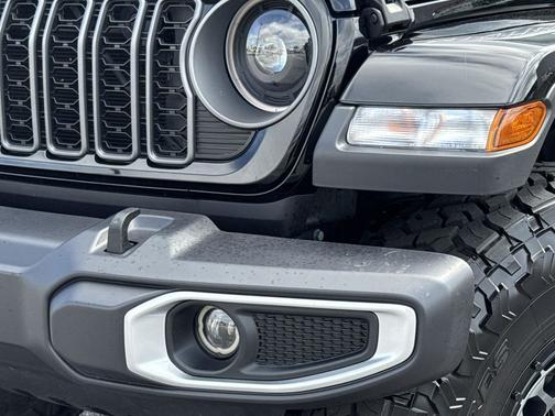 Black Clearcoat 2025 Jeep Gladiator High Tide