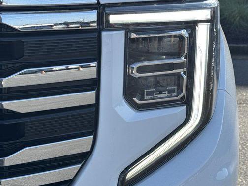 Summit White 2023 GMC Sierra 1500 SLT