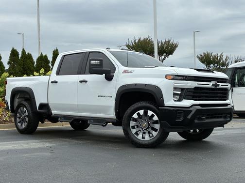 Summit White 2024 Chevrolet Silverado 2500 Custom
