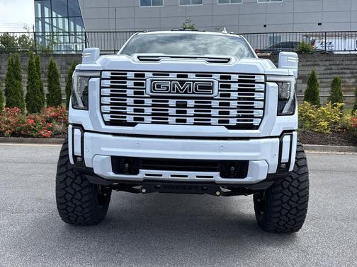 Glacier White Tricoat 2026 GMC Sierra 2500 Denali Ultimate