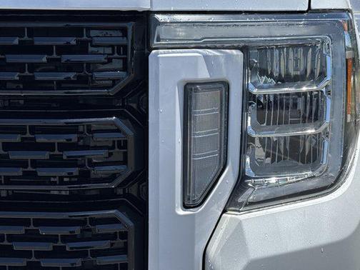 White Frost Tricoat 2022 GMC Sierra 2500 Denali
