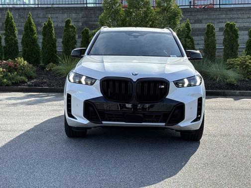 Mineral White Metallic 2025 BMW X5 M60i