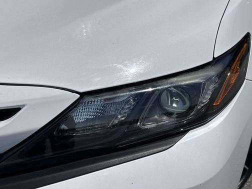 Super White 2021 Toyota Camry SE