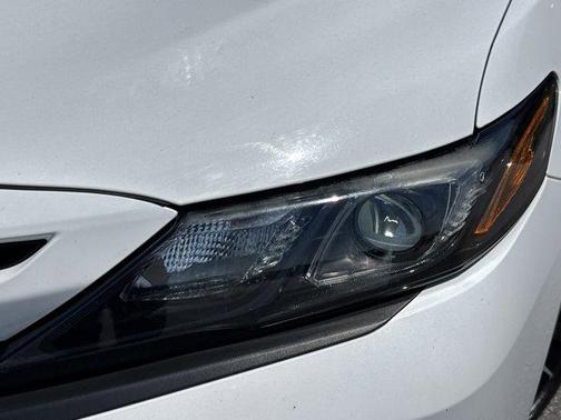 Super White 2021 Toyota Camry SE