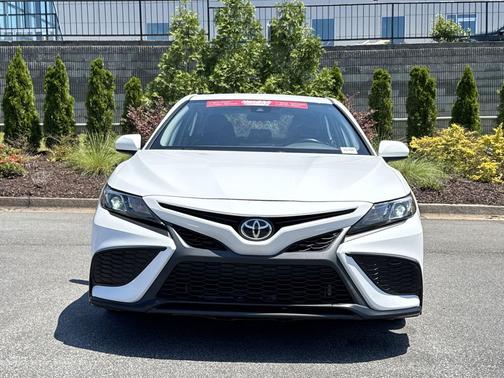 Super White 2021 Toyota Camry SE